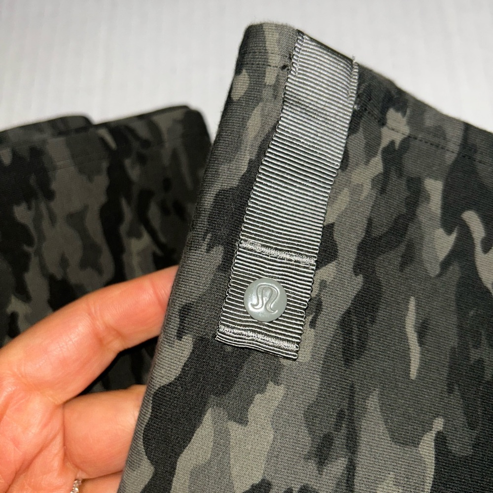 Lululemon Vinyasa Scarf Camo Green - Picture 6 of 6